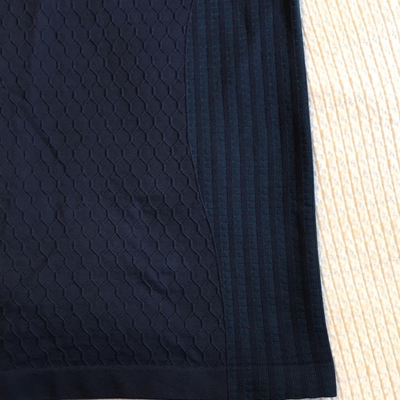 Athleta navy workout tank top - Picture 3 of 5